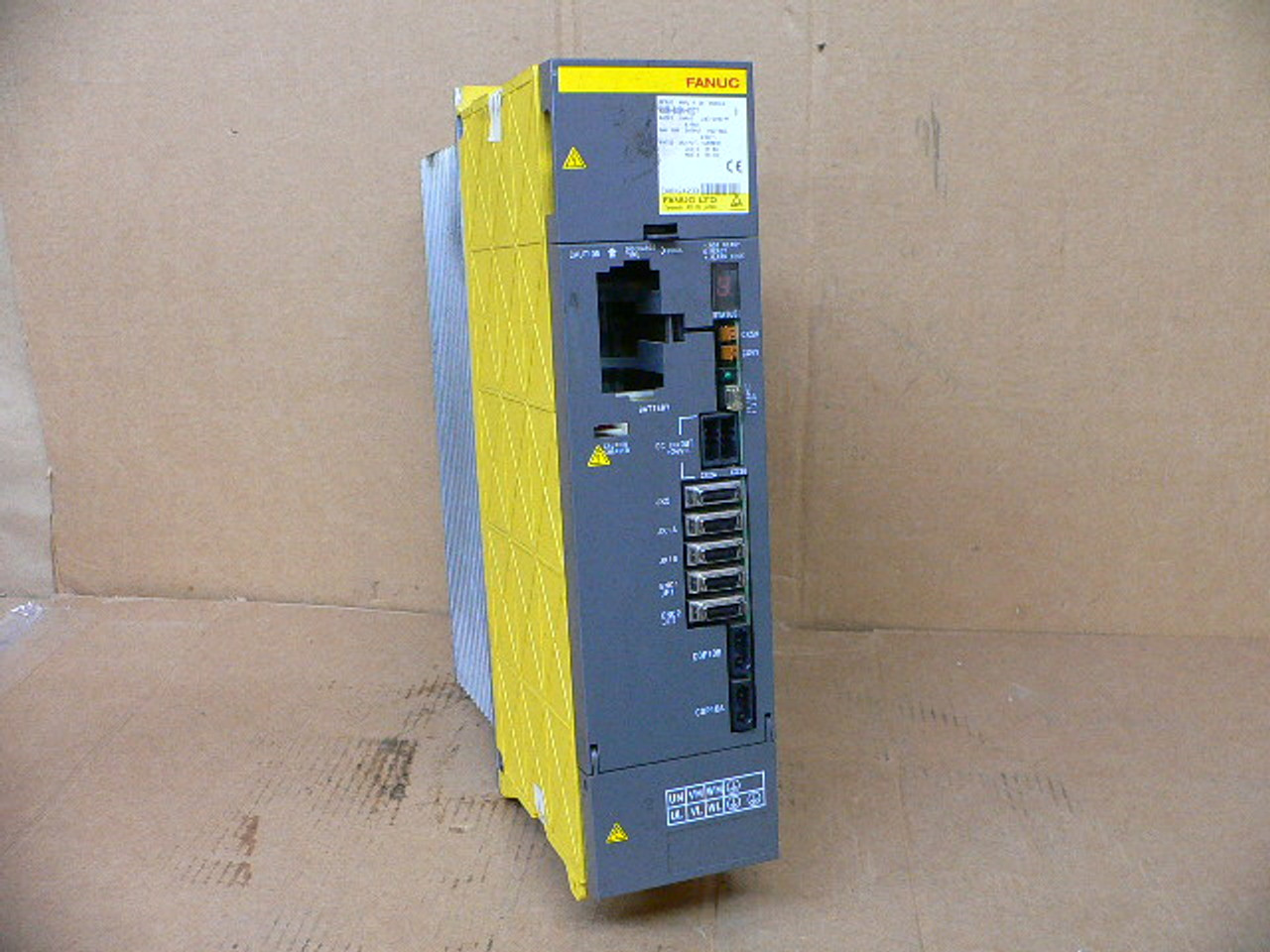 Fanuc A06B-6096-H207 Servo Amplifier Unit 283-325VDC 12.5/18.7A 